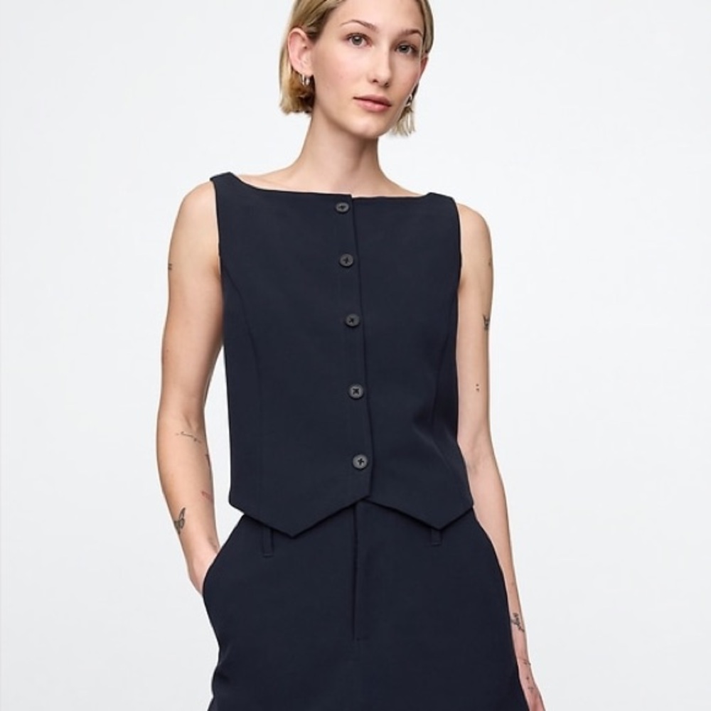 GAP BiStretch Boatneck Crop Vest